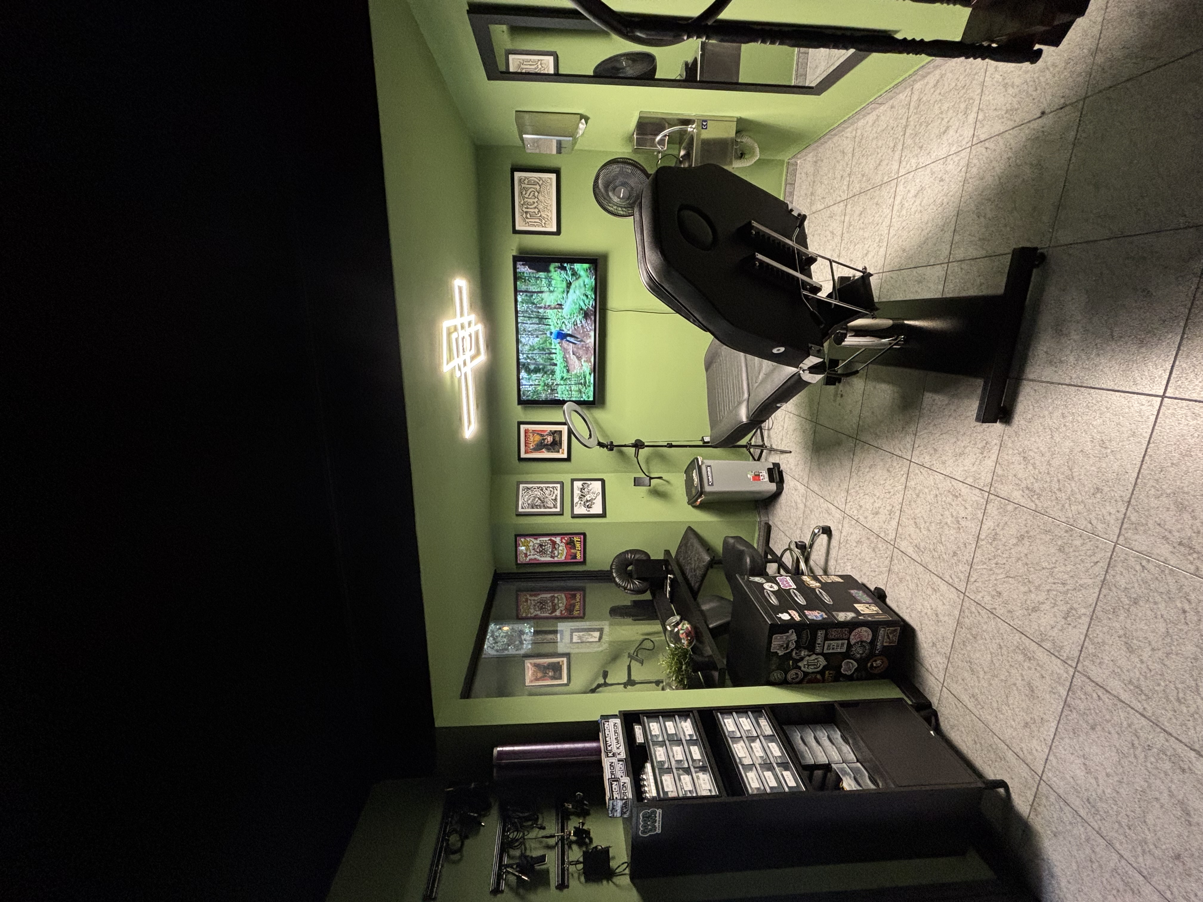 Cabina de tatuaje Brego Tattoo Studio Verín Ourense sillón profesional