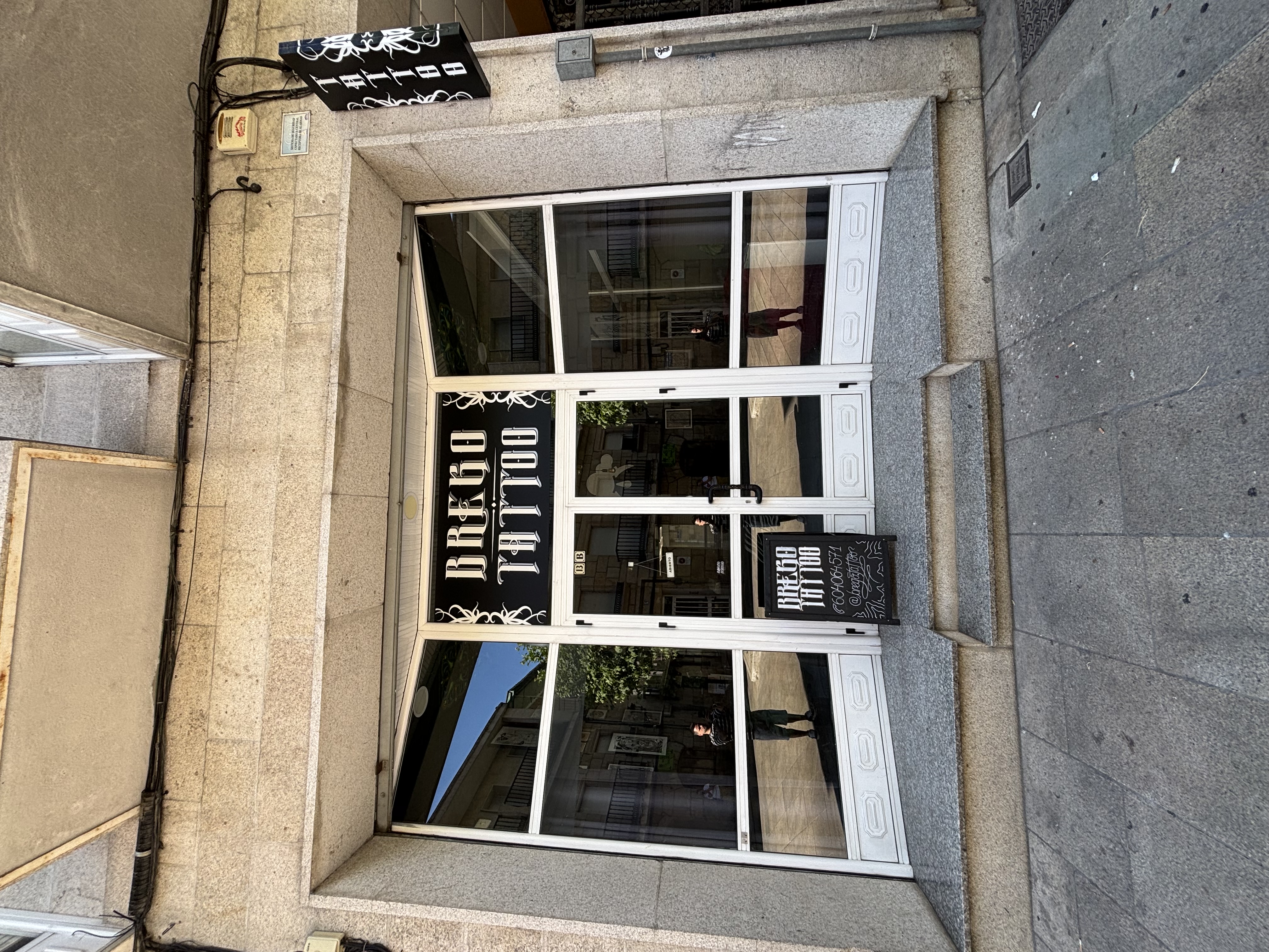 Fachada exterior Brego Tattoo Studio calle Amaro Refojo Verín