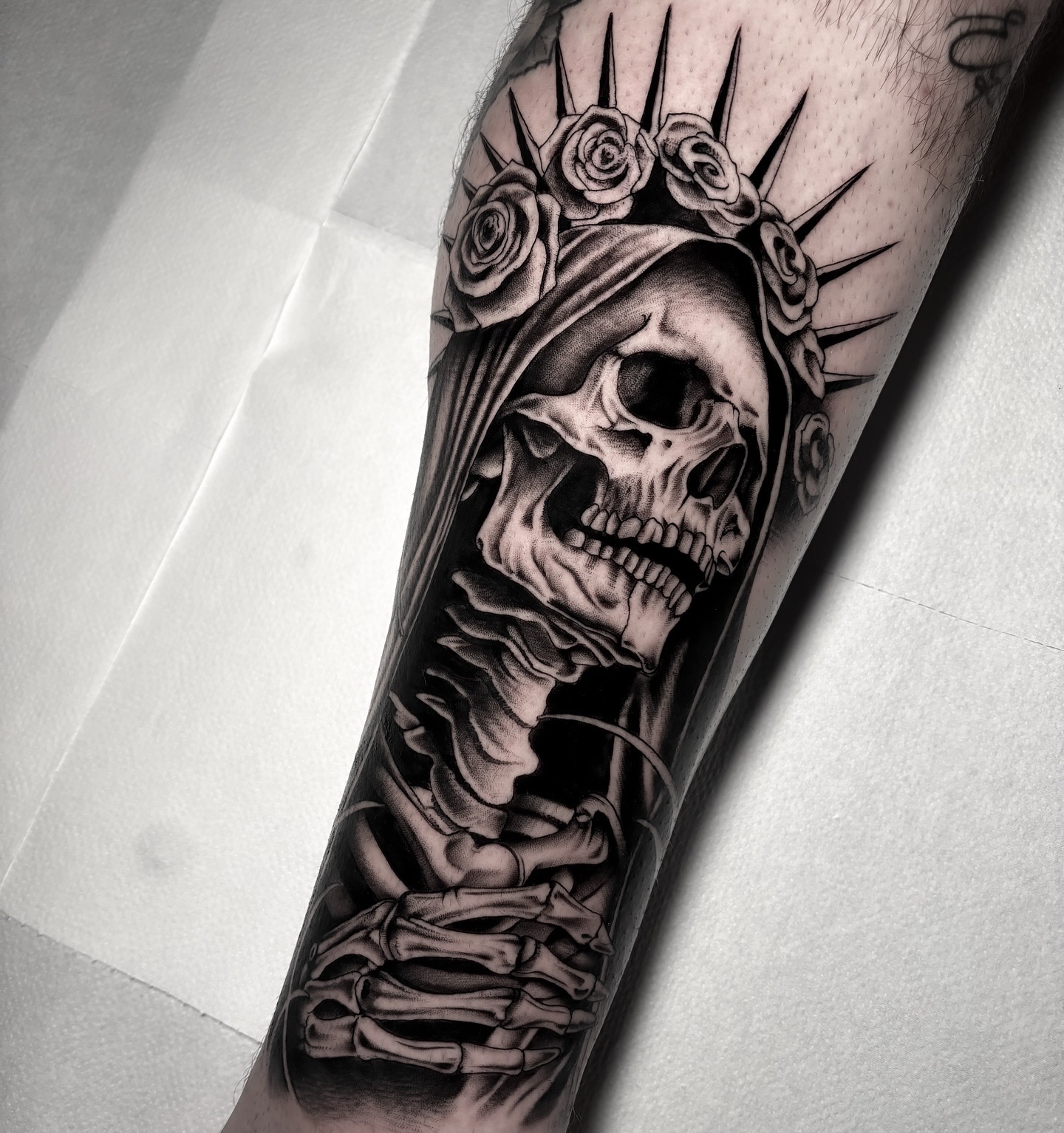 Tatuaje realismo santa muerte Brego Tattoo Verín Ourense